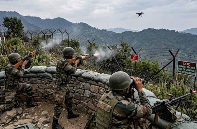 सीमा पर तनाव: पुंछ में दिखा पाक ड्रोन, भारतीय सेना की ताबड़तोड़ फायरिंग सीमा पर तनाव: पुंछ में दिखा पाक ड्रोन, भारतीय सेना की ताबड़तोड़ फायरिंग