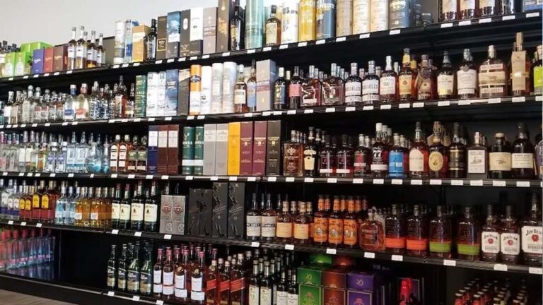 इंदौर में शराब ठेकों की नीलामी, 50 करोड़ में बिके एक ठेके, देखें टॉप-10 सबसे महंगी दुकानें