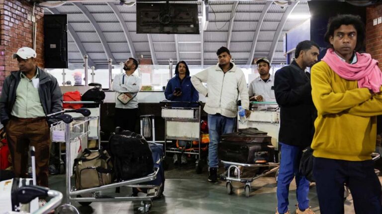 मिडिल ईस्ट संकट: एयरस्पेस बंद, सैकड़ों फ्लाइट्स कैंसिल और डायवर्ट