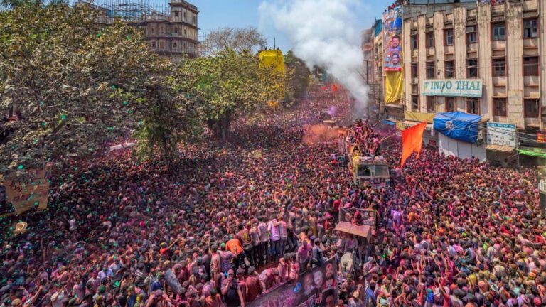 इंदौर की रंगपंचमी गेर में रंगों का धमाल, टिकट से होगा छतों पर रंगों का नजारा, जानें कब निकलेगी