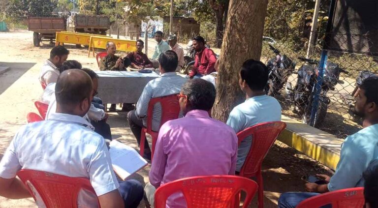 आपसी सौहार्द पर जोर: बिलासपुर चौकी में शांति समिति की अहम बैठक संपन्न आपसी सौहार्द पर जोर: बिलासपुर चौकी में शांति समिति की अहम बैठक संपन्न