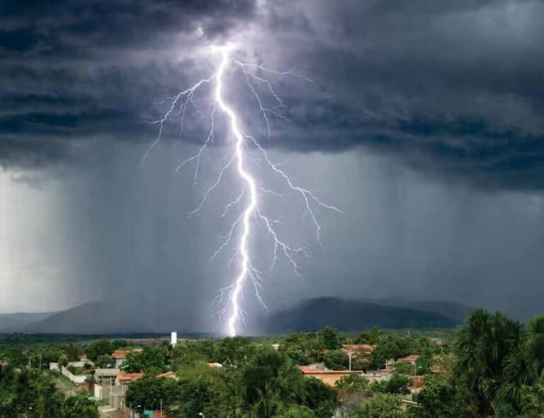 मौसम बदलेगा मिजाज: तेज धूप के बाद हल्की बारिश और आकाशीय बिजली का अलर्ट मौसम बदलेगा मिजाज: तेज धूप के बाद हल्की बारिश और आकाशीय बिजली का अलर्ट