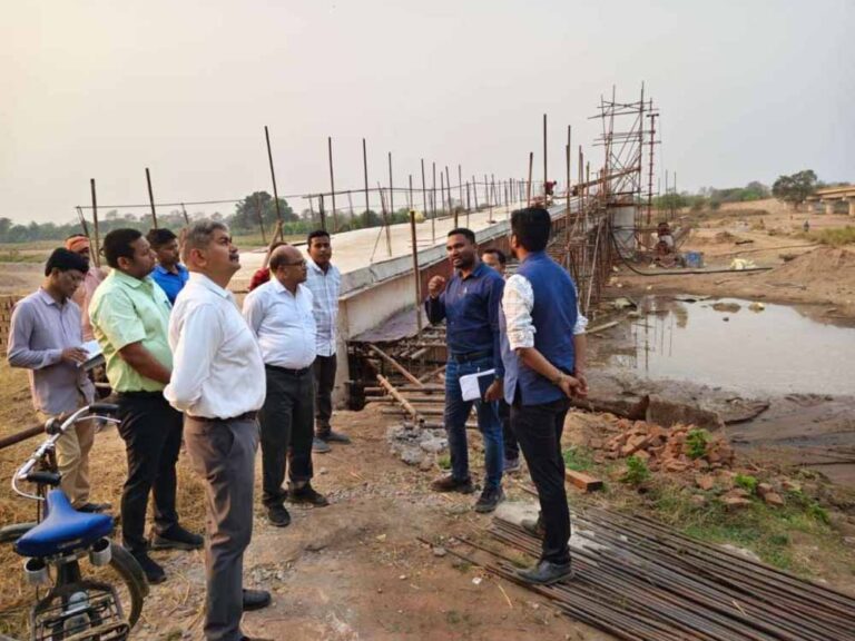 महिला समूह से संवाद के दौरान गरियाबंद कलेक्टर ने बताई बदलाव की कहानी, बारातियों का दिया उदाहरण