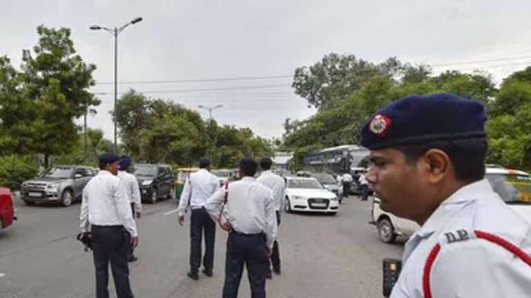 दिल्ली में मैच के चलते आज 10 घंटे तक कई रास्तों पर नो एंट्री