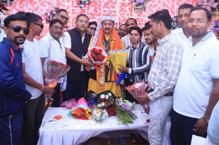 शिक्षा मंत्री गजेंद्र यादव ने श्रमजीवी पत्रकार संघ के जिला अध्यक्ष व पत्रकारों दिया बधाई शिक्षा मंत्री गजेंद्र यादव ने श्रमजीवी पत्रकार संघ के जिला अध्यक्ष व पत्रकारों दिया बधाई