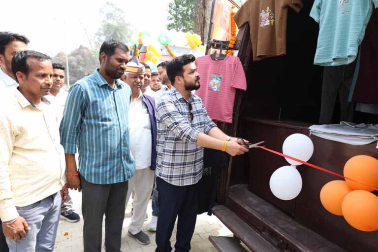 रामपुर में खराब व निष्क्रिय 8 सरकारी एंबुलेंस को किया गया मॉडिफाई