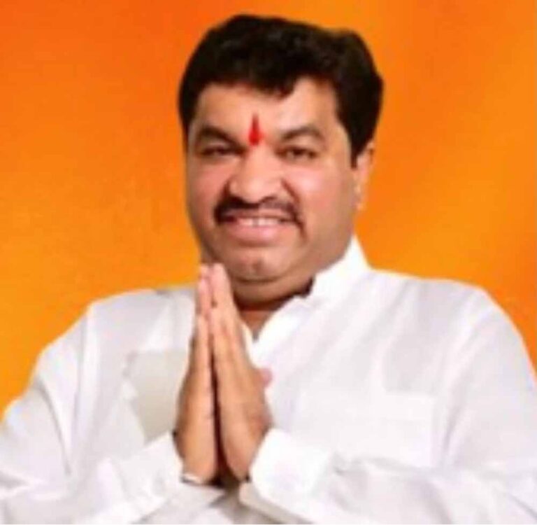 अमेरिका-इजरायल और ईरान युद्ध के बीच दुबई में फंसे इंदौर के पूर्व विधायक समेत कई व्यापारी अमेरिका-इजरायल और ईरान युद्ध के बीच दुबई में फंसे इंदौर के पूर्व विधायक समेत कई व्यापारी