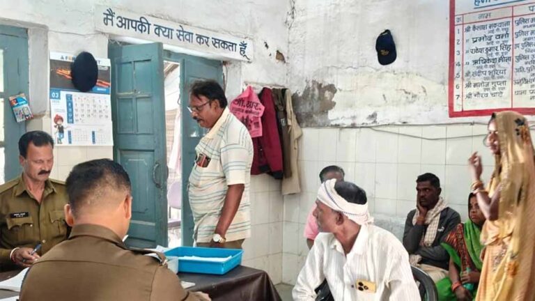 नरसिंहपुर में पिकअप गाड़ी की टक्कर से स्कूटर सवार दो सगी बहनों की मौत