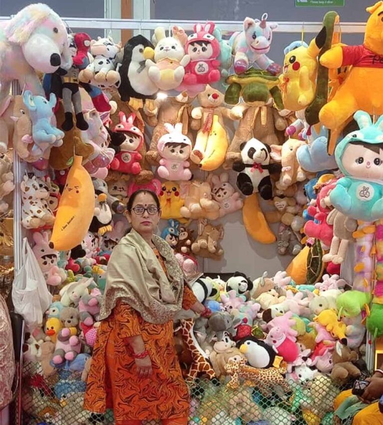 ओडीओपी योजना से मिली उड़ान: झांसी की वंदना ने 20-25 अन्य महिलाओं को दिया रोजगार ओडीओपी योजना से मिली उड़ान: झांसी की वंदना ने 20-25 अन्य महिलाओं को दिया रोजगार