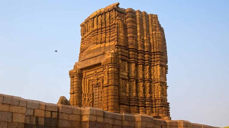 जांजगीर का रहस्यमयी विष्णु मंदिर, कलचुरी काल की अमर धरोहर