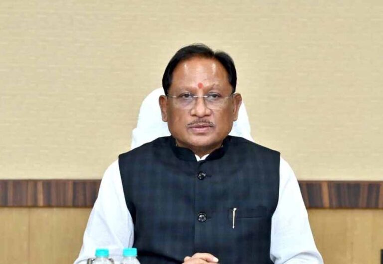 जगदलपुर में ₹3.29 करोड़ के इनामी 108 सशस्त्र माओवादियों ने किया आत्मसमर्पण, 44 महिला कैडर भी शामिल