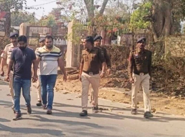 नशे में हंगामा पड़ा भारी, आरोपियों की शहर में परेड कर पुलिस ने दिया सख्त संदेश