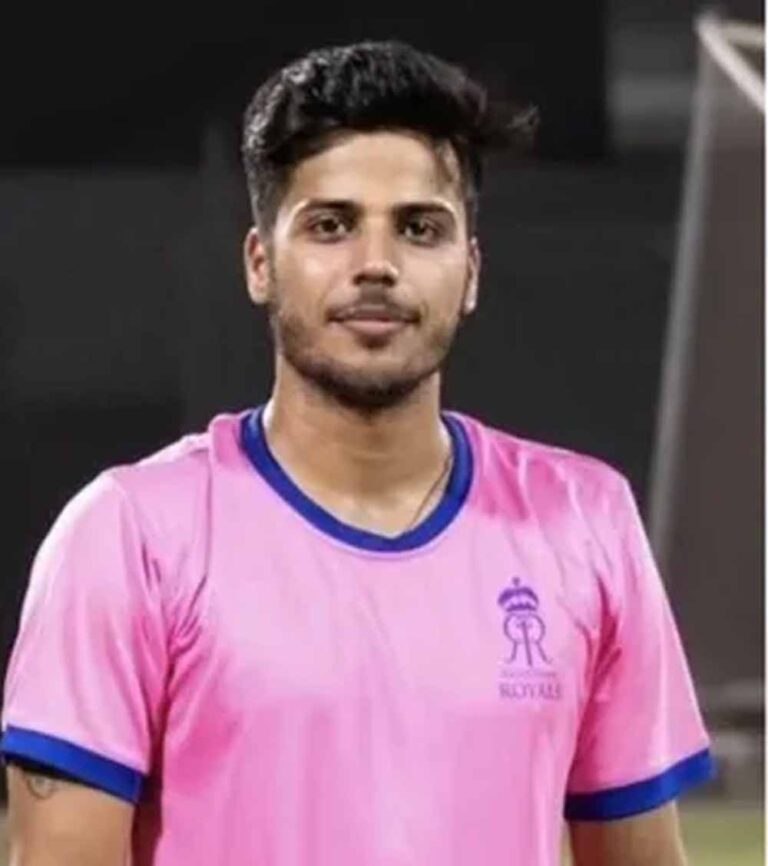 पूर्व IPL खिलाड़ी अमित पर कानपुर में मॉडल पत्नी ने कराई FIR