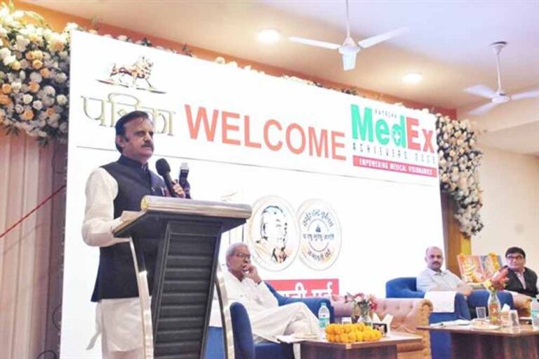 डॉक्टर सेवाभाव से मरीज का करें इलाज : उप मुख्यमंत्री शुक्ल जी मीडिया समूह के कार्यक्रम में रीवा शहर के डॉक्टर्स का किया सम्मान डॉक्टर सेवाभाव से मरीज का करें इलाज : उप मुख्यमंत्री शुक्ल जी मीडिया समूह के कार्यक्रम में रीवा शहर के डॉक्टर्स का किया सम्मान