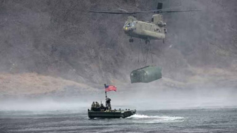 अब किम जोंग से पंगा लेकर डोनाल्ड ट्रंप ने हजारों सैनिकों की शुरू कर दी मिलिट्री ड्रिल अब किम जोंग से पंगा लेकर डोनाल्ड ट्रंप ने हजारों सैनिकों की शुरू कर दी मिलिट्री ड्रिल