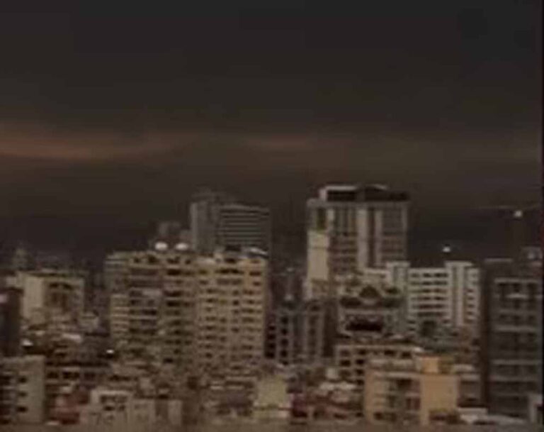 ईरान के तेल डिपो पर इजरायली हमलों के बाद हवा जहरीली और आसमान काला