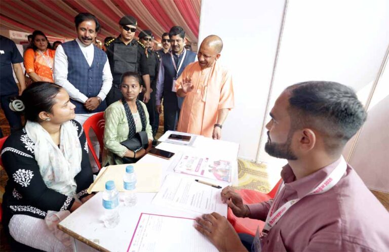 मुख्यमंत्री योगी आदित्यनाथ ने की सफल महिला उद्यमियों की सराहना, अन्य महिलाओं के लिए बताया प्रेरणास्रोत मुख्यमंत्री योगी आदित्यनाथ ने की सफल महिला उद्यमियों की सराहना, अन्य महिलाओं के लिए बताया प्रेरणास्रोत