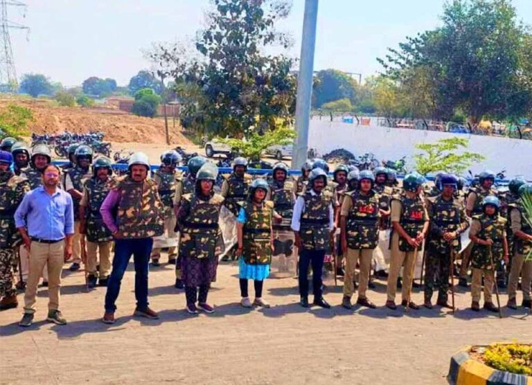 सिंगरौली में हिंसक झड़प: अडाणी पावर प्लांट में आगजनी और तोड़फोड़, पुलिस की गाड़ियां पलटीं