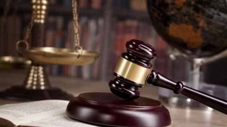 हाईकोर्ट की महिला जज का बड़ा खुलासा: मेरे चैंबर में घुस आया था शख्स, फिर हुई जमकर पिटाई हाईकोर्ट की महिला जज का बड़ा खुलासा: मेरे चैंबर में घुस आया था शख्स, फिर हुई जमकर पिटाई