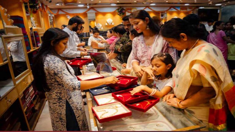 मिडिल ईस्ट संकट के कारण कीमती धातुओं में बढ़त, सोना 1.70 लाख के करीब, चांदी 3 लाख तक पहुंची