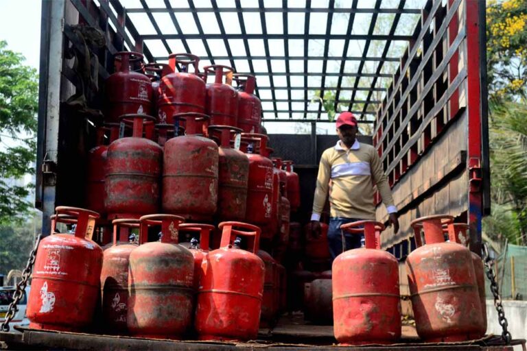 गैस संकट मामले में केंद्र का कोर्ट को जवाब, क्या मिली राहत?