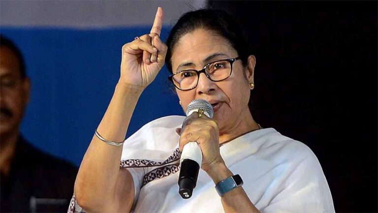 ममता बनर्जी का मास्टरस्ट्रोक: TMC ने हर सीट पर उतारे प्रत्याशी, भवानीपुर से खुद संभाला मोर्चा
