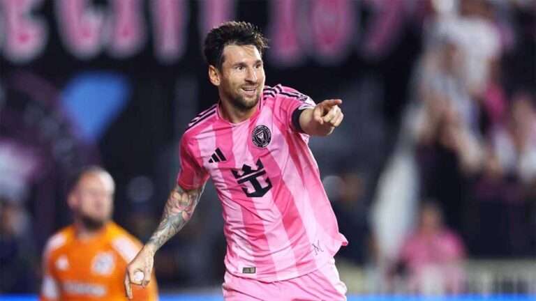 मेसी-डी पॉल की गोल्डन जोड़ी चमकी, इंटर मियामी की डी.सी. यूनाइटेड पर 2-1 से जीत मेसी-डी पॉल की गोल्डन जोड़ी चमकी, इंटर मियामी की डी.सी. यूनाइटेड पर 2-1 से जीत