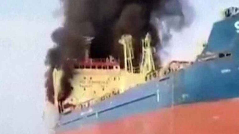 मिडिल-ईस्ट तनाव के बीच ओमान में बड़ा हमला, तेल टैंकर पर ड्रोन अटैक में भारतीय की जान गई मिडिल-ईस्ट तनाव के बीच ओमान में बड़ा हमला, तेल टैंकर पर ड्रोन अटैक में भारतीय की जान गई