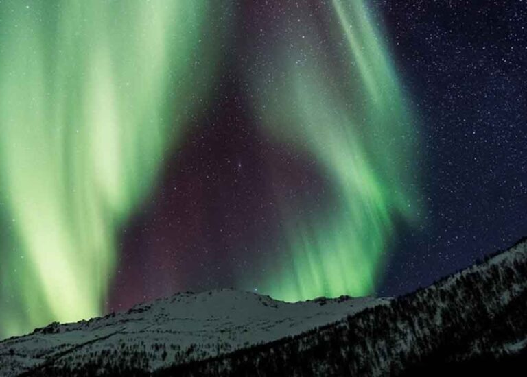 ‘आधी रात का सूरज’ का देश: जहां रात सिर्फ 40 मिनट की होती है ‘आधी रात का सूरज’ का देश: जहां रात सिर्फ 40 मिनट की होती है