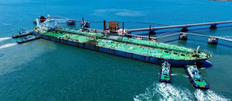 बीच समंदर बदला रास्ता: रूस का तेल लेकर आ रहा जहाज अब भारत पहुंचेगा, जानें वजह