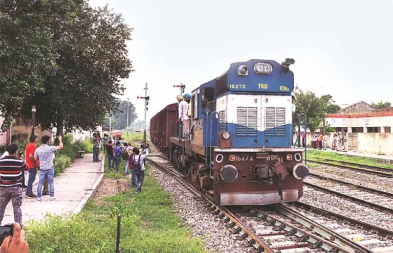 आम आदमी को राहत: नॉन-एसी कोच बढ़ाने के साथ रेलवे दे रहा भारी सब्सिडी