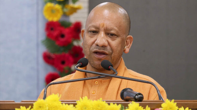 सीएम योगी ने पीएम आवास योजना शहरी 2.0 के लाभार्थियों से सहजता से किया संवाद