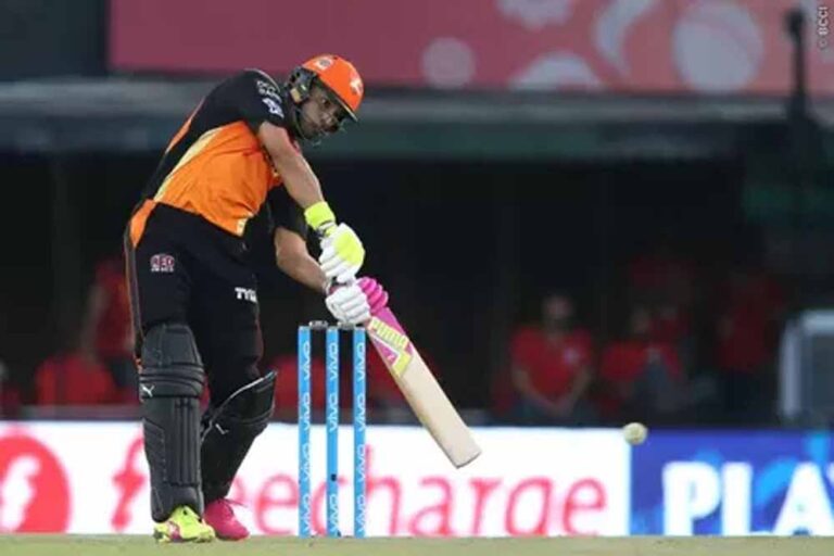 जब ओपनिंग मैच में छाए युवराज सिंह, SRH बनाम RCB मुकाबला बना यादगार